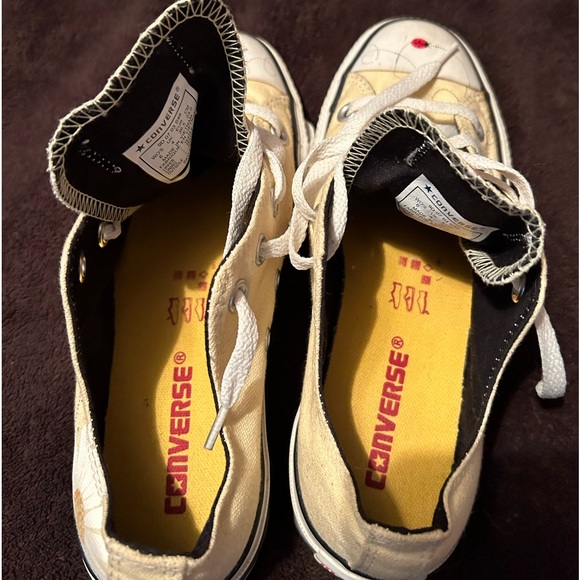 Women’s Converse, size 6 - Picture 4 of 5